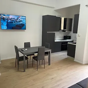 Ampio Bilocale Zona Navigli Apartamento